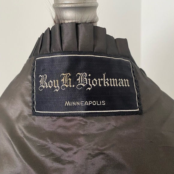 Roy H. Bjorkman, Minneapolis Fur shoulder shawl or capelet. - Picture 6 of 6